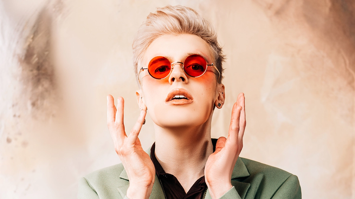 Bryce Bowyn with blond hair and red sunglasses