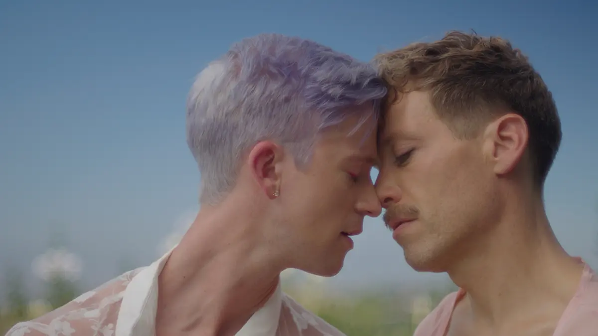 Picture from Magnus Riise music video of Earthquake with Barrett Foa