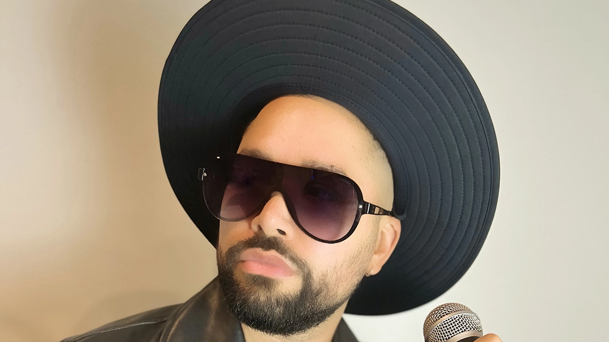 Picture of Antonio Sky with a hat.