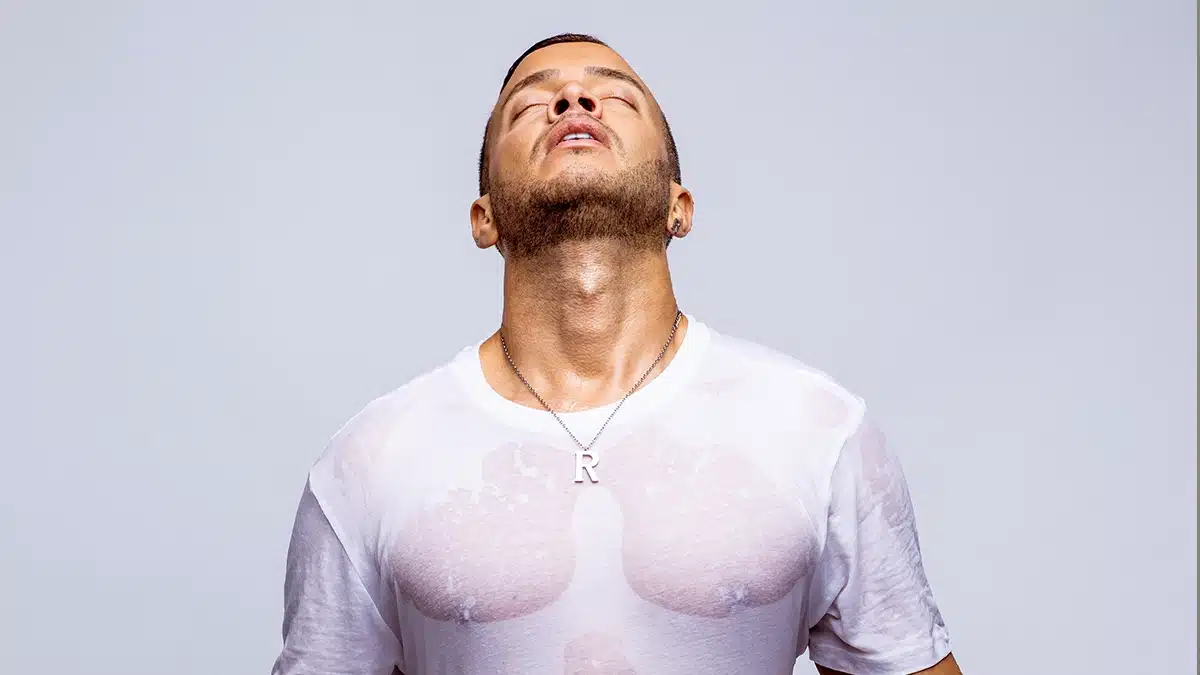 Rhian! in wet t-shirt - showing of his muscles.