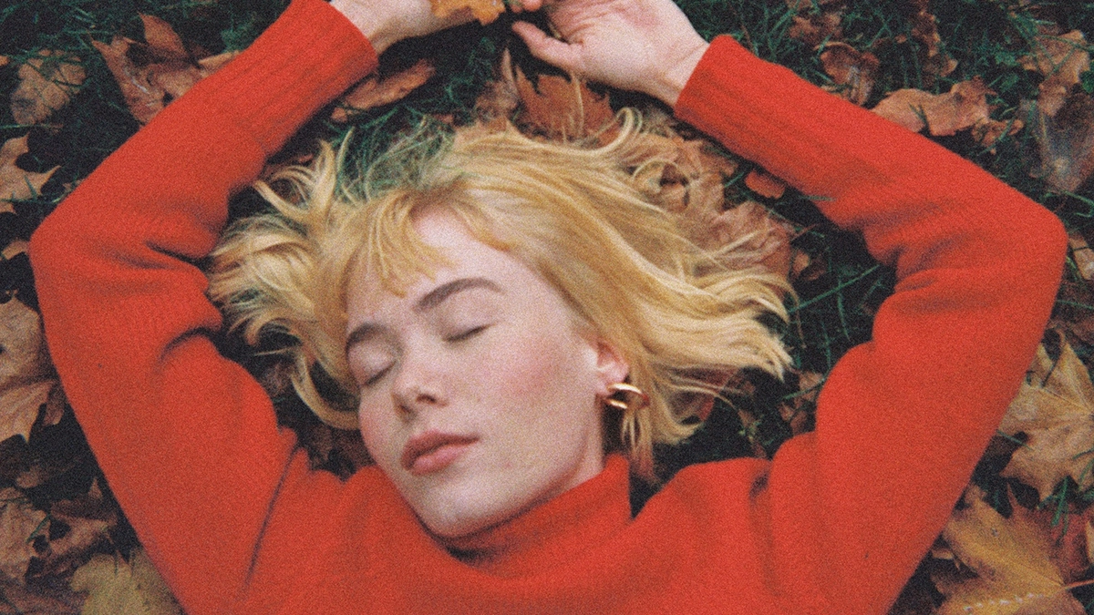 We Fell in Love in October - Girl in red