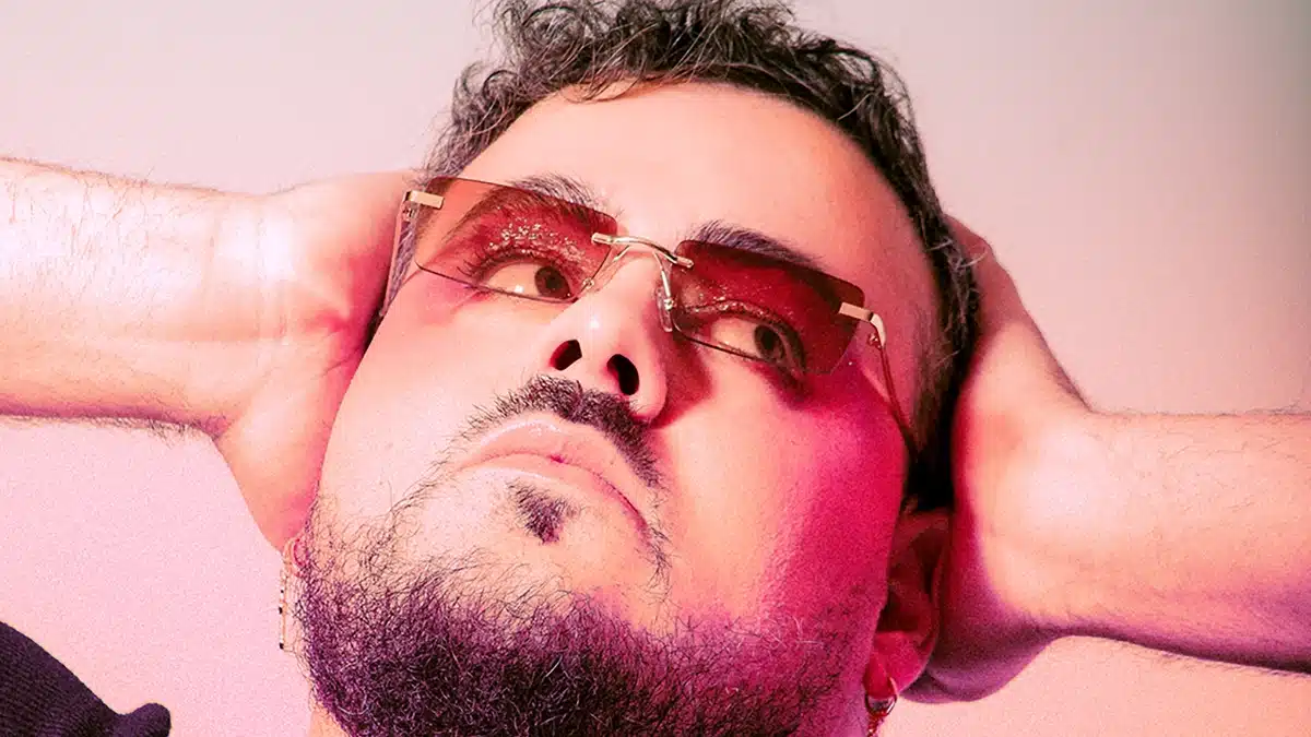 Nuépa wearing sunglasses and a beard, looking to the right.