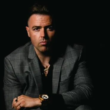 Robert O'Connor Press Shot 01