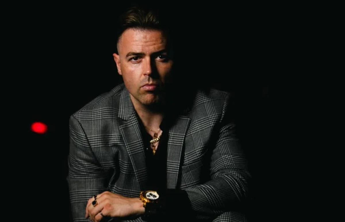 Robert O'Connor Press Shot 01